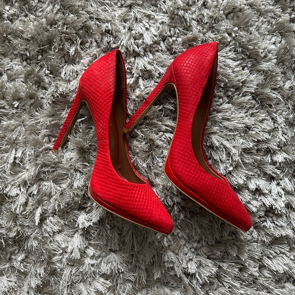 Aldo Women's Kristina Platform. Red Nubuck Leather. platform sole. Size 9.